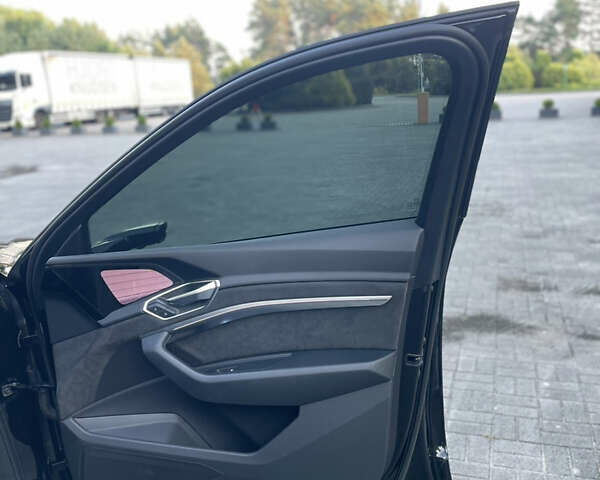 Чорний Ауді E-Tron, об'ємом двигуна 0 л та пробігом 35 тис. км за 40950 $, фото 52 на Automoto.ua