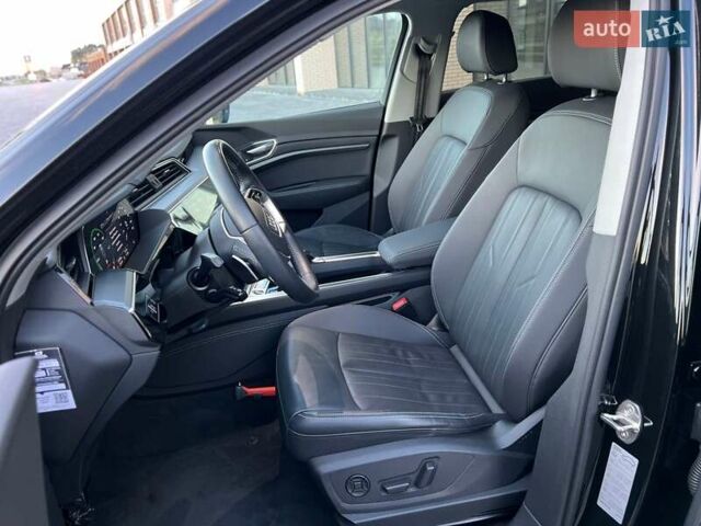 Чорний Ауді E-Tron, об'ємом двигуна 0 л та пробігом 130 тис. км за 27900 $, фото 14 на Automoto.ua