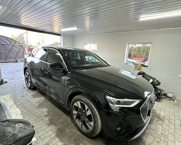 Черный Ауди E-Tron, объемом двигателя 0 л и пробегом 120 тыс. км за 32555 $, фото 52 на Automoto.ua