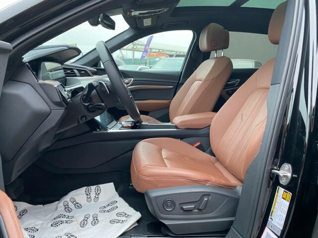 Чорний Ауді E-Tron, об'ємом двигуна 0 л та пробігом 38 тис. км за 33900 $, фото 19 на Automoto.ua