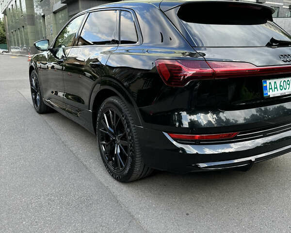 Черный Ауди E-Tron, объемом двигателя 0 л и пробегом 23 тыс. км за 35900 $, фото 3 на Automoto.ua