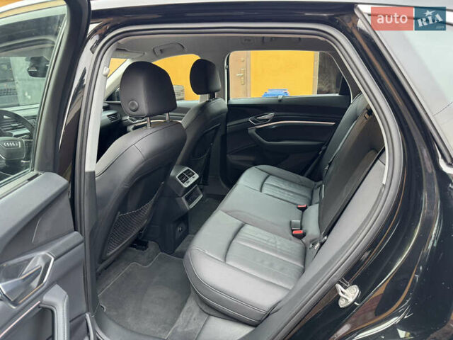 Чорний Ауді E-Tron, об'ємом двигуна 0 л та пробігом 190 тис. км за 24199 $, фото 15 на Automoto.ua