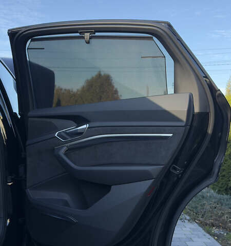 Черный Ауди E-Tron, объемом двигателя 0 л и пробегом 50 тыс. км за 44000 $, фото 25 на Automoto.ua