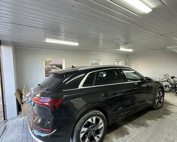 Черный Ауди E-Tron, объемом двигателя 0 л и пробегом 120 тыс. км за 32555 $, фото 54 на Automoto.ua