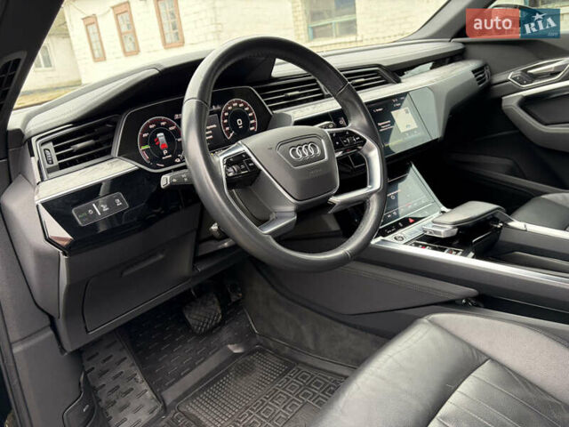 Чорний Ауді E-Tron, об'ємом двигуна 0 л та пробігом 126 тис. км за 27000 $, фото 8 на Automoto.ua