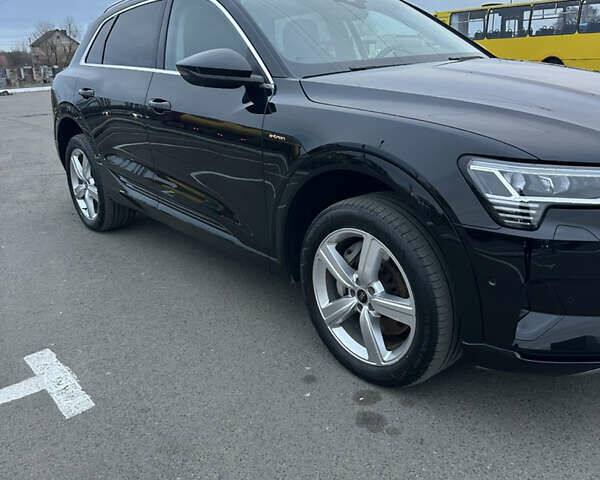 Черный Ауди E-Tron, объемом двигателя 0 л и пробегом 118 тыс. км за 28900 $, фото 5 на Automoto.ua