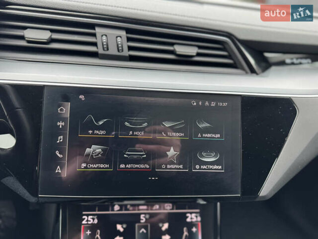 Чорний Ауді E-Tron, об'ємом двигуна 0 л та пробігом 190 тис. км за 24199 $, фото 48 на Automoto.ua