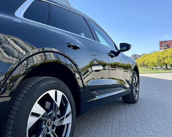 Черный Ауди E-Tron, объемом двигателя 0 л и пробегом 33 тыс. км за 53450 $, фото 10 на Automoto.ua