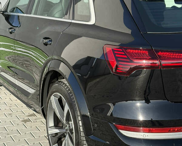 Чорний Ауді E-Tron, об'ємом двигуна 0 л та пробігом 95 тис. км за 36599 $, фото 40 на Automoto.ua