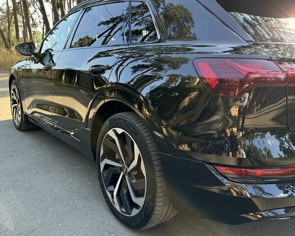 Черный Ауди E-Tron, объемом двигателя 0 л и пробегом 42 тыс. км за 45500 $, фото 5 на Automoto.ua