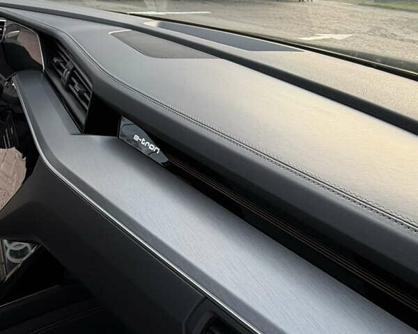 Черный Ауди E-Tron, объемом двигателя 0 л и пробегом 71 тыс. км за 38470 $, фото 35 на Automoto.ua