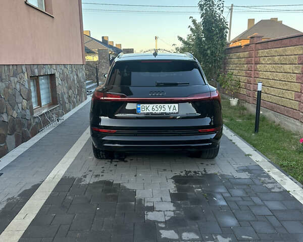 Черный Ауди E-Tron, объемом двигателя 0 л и пробегом 38 тыс. км за 35500 $, фото 8 на Automoto.ua