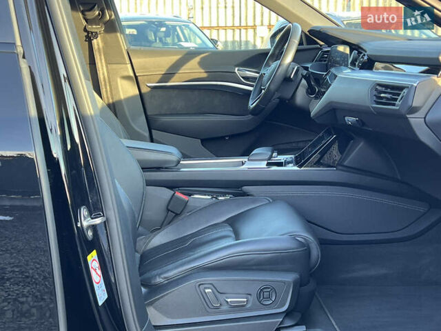 Черный Ауди E-Tron, объемом двигателя 0 л и пробегом 32 тыс. км за 47561 $, фото 41 на Automoto.ua