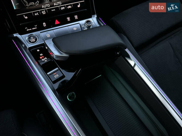 Черный Ауди E-Tron, объемом двигателя 0 л и пробегом 158 тыс. км за 31000 $, фото 5 на Automoto.ua