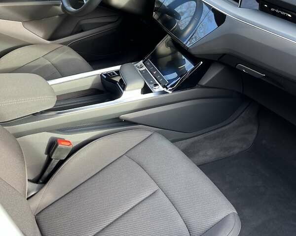 Черный Ауди E-Tron, объемом двигателя 0 л и пробегом 46 тыс. км за 33500 $, фото 27 на Automoto.ua