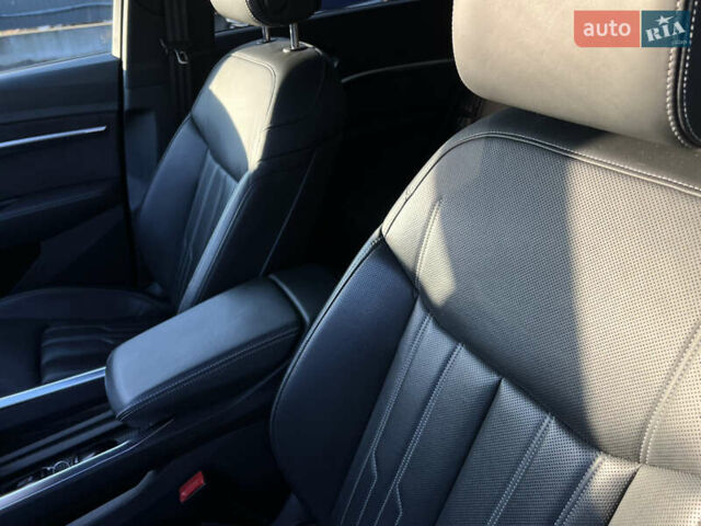 Черный Ауди E-Tron, объемом двигателя 0 л и пробегом 32 тыс. км за 47561 $, фото 27 на Automoto.ua