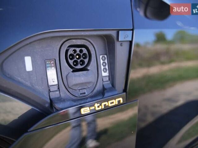 Чорний Ауді E-Tron, об'ємом двигуна 0 л та пробігом 47 тис. км за 32900 $, фото 50 на Automoto.ua