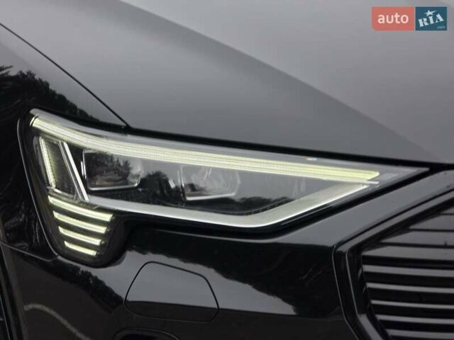 Чорний Ауді E-Tron, об'ємом двигуна 0 л та пробігом 61 тис. км за 47777 $, фото 19 на Automoto.ua