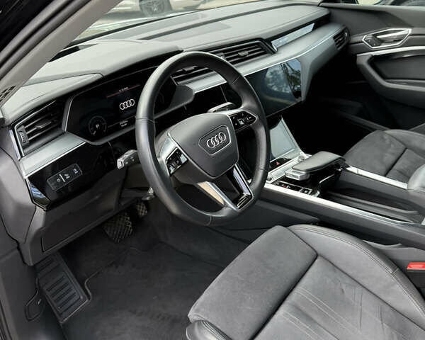 Чорний Ауді E-Tron, об'ємом двигуна 0 л та пробігом 55 тис. км за 36500 $, фото 11 на Automoto.ua