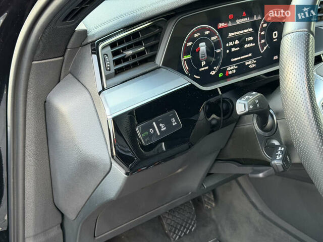 Черный Ауди E-Tron, объемом двигателя 0 л и пробегом 45 тыс. км за 30900 $, фото 26 на Automoto.ua