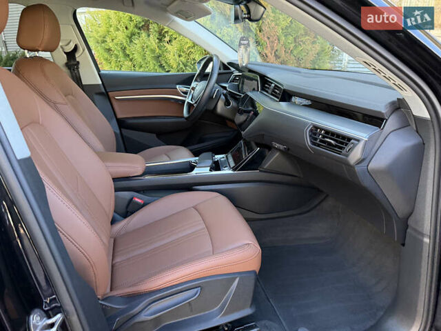 Чорний Ауді E-Tron, об'ємом двигуна 0 л та пробігом 79 тис. км за 29999 $, фото 35 на Automoto.ua