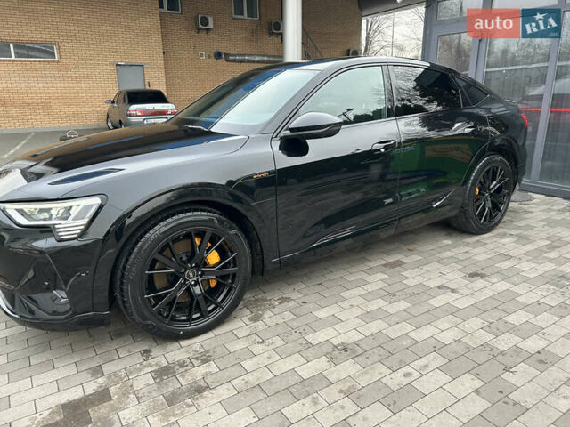 Чорний Ауді E-Tron, об'ємом двигуна 0 л та пробігом 23 тис. км за 54900 $, фото 8 на Automoto.ua