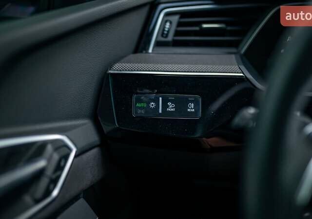 Черный Ауди E-Tron, объемом двигателя 0 л и пробегом 25 тыс. км за 55000 $, фото 55 на Automoto.ua