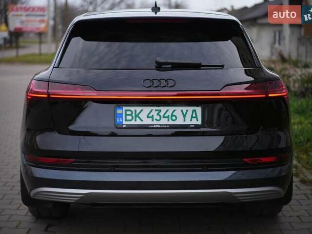 Чорний Ауді E-Tron, об'ємом двигуна 0 л та пробігом 47 тис. км за 32900 $, фото 7 на Automoto.ua
