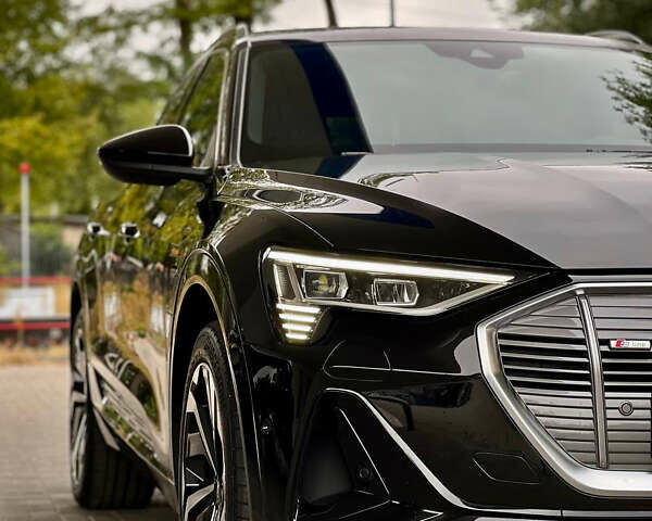 Черный Ауди E-Tron, объемом двигателя 0 л и пробегом 31 тыс. км за 45500 $, фото 5 на Automoto.ua