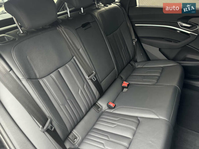 Черный Ауди E-Tron, объемом двигателя 0 л и пробегом 100 тыс. км за 38500 $, фото 40 на Automoto.ua