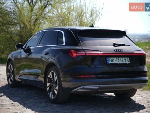 Черный Ауди E-Tron, объемом двигателя 0 л и пробегом 45 тыс. км за 32900 $, фото 7 на Automoto.ua