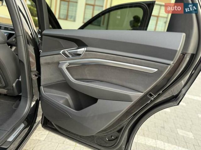 Черный Ауди E-Tron, объемом двигателя 0 л и пробегом 150 тыс. км за 31950 $, фото 77 на Automoto.ua