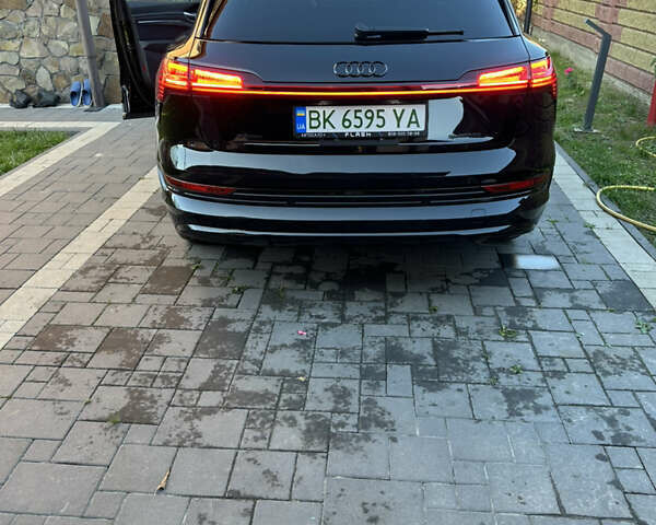 Черный Ауди E-Tron, объемом двигателя 0 л и пробегом 38 тыс. км за 35500 $, фото 3 на Automoto.ua