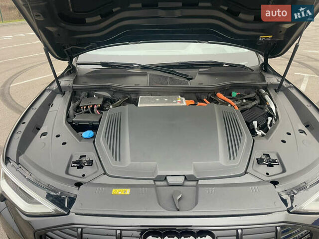 Черный Ауди E-Tron, объемом двигателя 0 л и пробегом 39 тыс. км за 39950 $, фото 80 на Automoto.ua