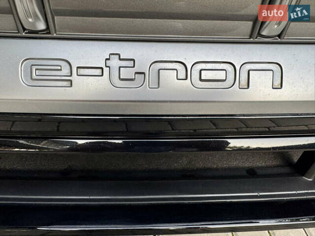 Черный Ауди E-Tron, объемом двигателя 0 л и пробегом 97 тыс. км за 30900 $, фото 81 на Automoto.ua