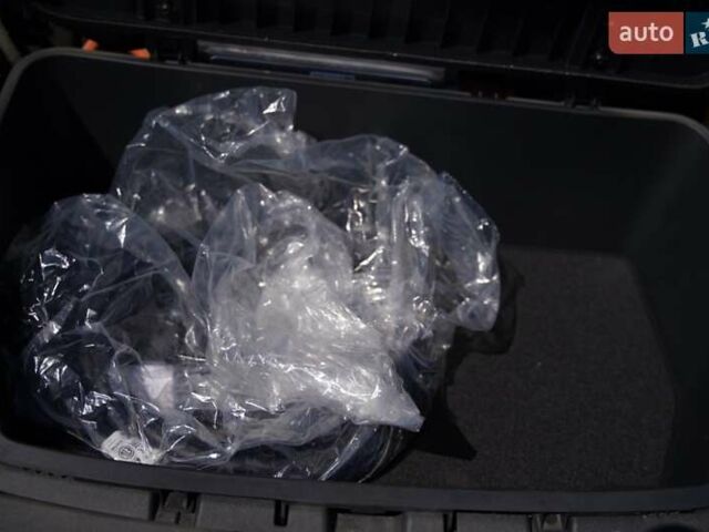 Чорний Ауді E-Tron, об'ємом двигуна 0 л та пробігом 47 тис. км за 32900 $, фото 46 на Automoto.ua