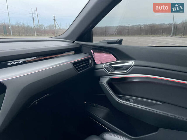Черный Ауди E-Tron, объемом двигателя 0 л и пробегом 89 тыс. км за 39900 $, фото 61 на Automoto.ua