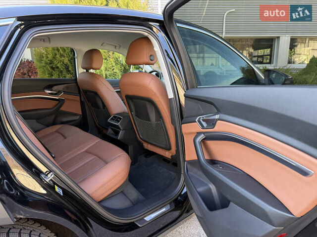 Чорний Ауді E-Tron, об'ємом двигуна 0 л та пробігом 79 тис. км за 29999 $, фото 61 на Automoto.ua
