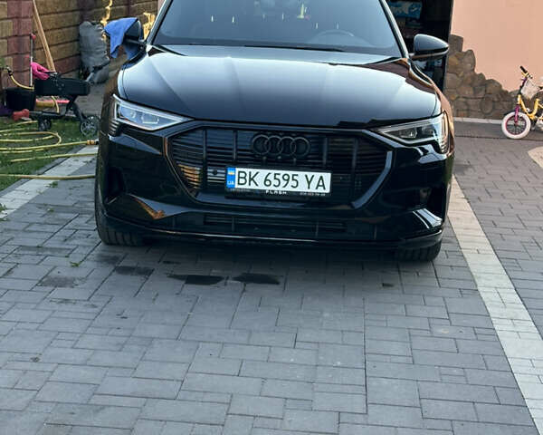 Черный Ауди E-Tron, объемом двигателя 0 л и пробегом 38 тыс. км за 35500 $, фото 47 на Automoto.ua