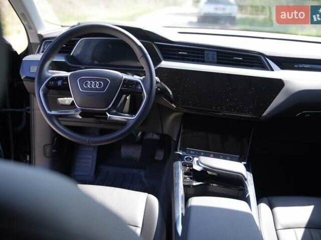 Чорний Ауді E-Tron, об'ємом двигуна 0 л та пробігом 47 тис. км за 32900 $, фото 33 на Automoto.ua