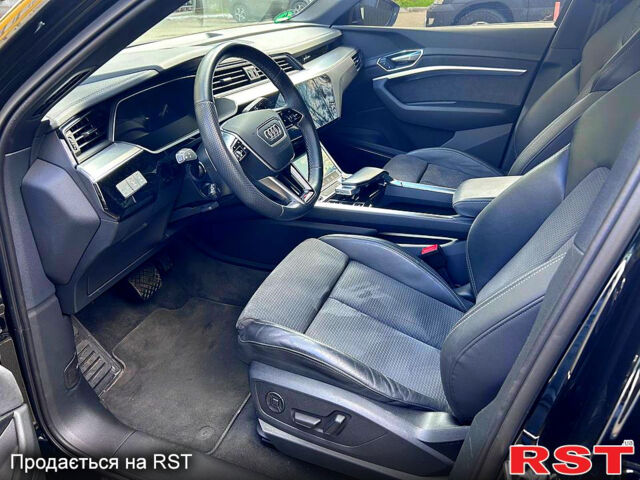 Чорний Ауді E-Tron, об'ємом двигуна 0.28 л та пробігом 34 тис. км за 35900 $, фото 8 на Automoto.ua