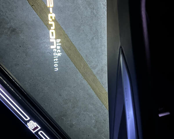 Чорний Ауді E-Tron, об'ємом двигуна 0 л та пробігом 42 тис. км за 54700 $, фото 20 на Automoto.ua