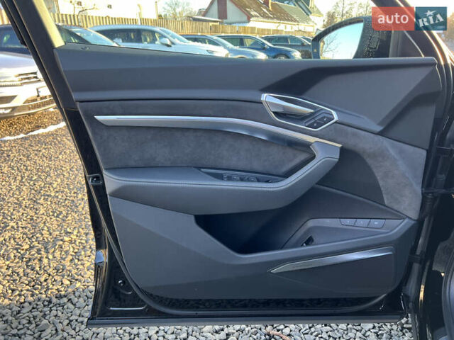 Черный Ауди E-Tron, объемом двигателя 0 л и пробегом 32 тыс. км за 47561 $, фото 29 на Automoto.ua