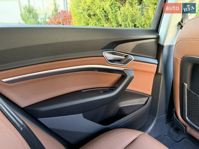 Чорний Ауді E-Tron, об'ємом двигуна 0 л та пробігом 79 тис. км за 29999 $, фото 60 на Automoto.ua