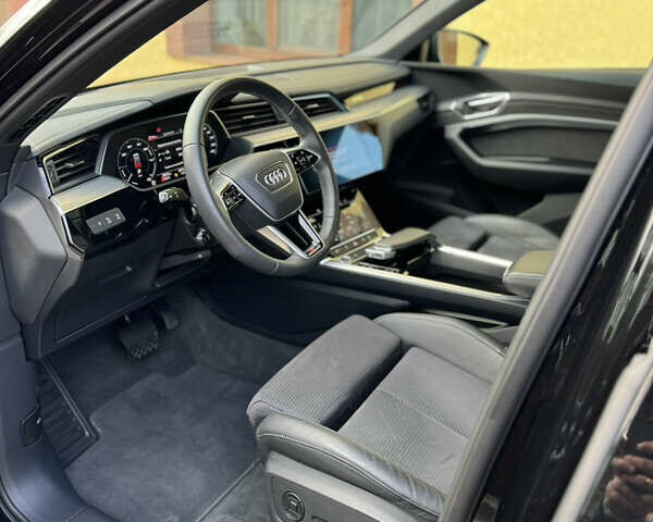 Черный Ауди E-Tron, объемом двигателя 0 л и пробегом 38 тыс. км за 41999 $, фото 5 на Automoto.ua