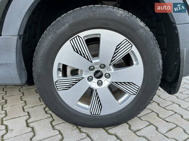Черный Ауди E-Tron, объемом двигателя 0 л и пробегом 22 тыс. км за 29900 $, фото 32 на Automoto.ua