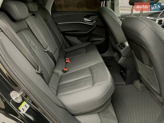 Черный Ауди E-Tron, объемом двигателя 0 л и пробегом 64 тыс. км за 35955 $, фото 36 на Automoto.ua