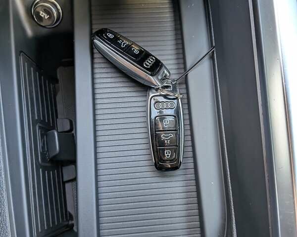 Черный Ауди E-Tron, объемом двигателя 0 л и пробегом 95 тыс. км за 29800 $, фото 72 на Automoto.ua