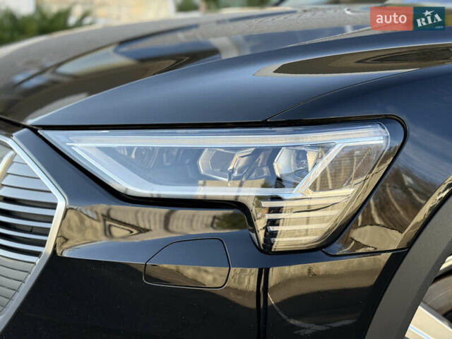 Чорний Ауді E-Tron, об'ємом двигуна 0 л та пробігом 79 тис. км за 29999 $, фото 7 на Automoto.ua