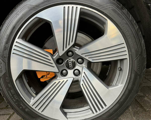 Черный Ауди E-Tron, объемом двигателя 0 л и пробегом 56 тыс. км за 40890 $, фото 42 на Automoto.ua